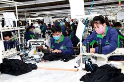 Góp ý dự thảo Bộ luật Lao động sửa đổi: Giờ làm thêm lại 'nâng lên - hạ xuống'