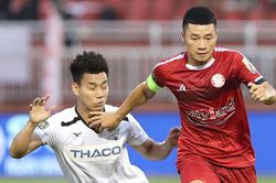 Bóng lăn trong tuần: 20 năm mùa Xuân lại về