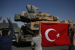 Quân chính phủ Syria bao vây quân Thổ Nhĩ Kỳ ở thị trấn chiến lược