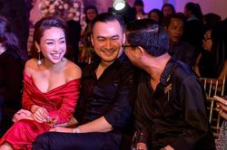 Chi Bảo nắm tay mỹ nhân lạ mặt giữa nghi vấn ly hôn người vợ thứ hai