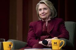Bà Hillary đăng thư chế giễu ông Trump