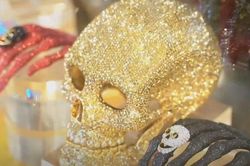 Tạo hình ghê rợn làm trang sức Halloween