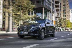 Mercedes-Benz tung mẫu xe điện đầu tiên tại Hàn Quốc