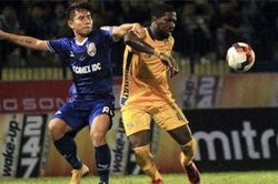 Đua trụ hạng V.League: Còn nước phải tát