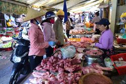 Bảo đảm ổn định thị trường, không để thiếu thịt lợn vào dịp cuối năm