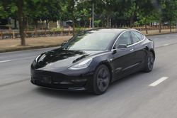 Xe điện Tesla Model 3 đầu tiên ở Việt Nam