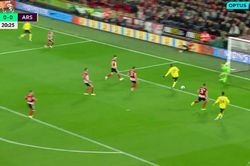KHÓ TIN: Bom tấn 72 triệu bảng Arsenal bỏ lỡ cơ hội ở khoảng cách 5 mét