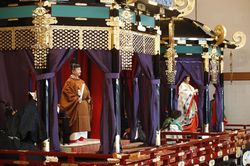 Nhật Hoàng Naruhito đăng quang