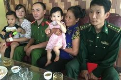 Trung úy Nguyễn Anh Việt dũng cảm cứu người