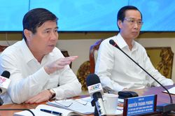 Chủ tịch UBND TPHCM Nguyễn Thành Phong: 'Đừng để lúc về hưu, tự đi làm giấy tờ mới thấy dân khổ'