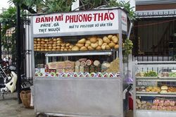 Báo Tây khen ngợi hết lời 10 tiệm bánh mì ngon nhất Sài Gòn