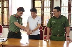 Bắt tạm giam nguyên Phó giám đốc Sở GD&ĐT Sơn La Trần Xuân Yến