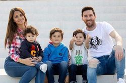 Ảnh Messi và vợ thời 'thanh mai trúc mã' gây sốt mạng xã hội