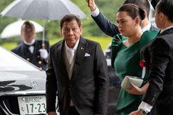 Tổng thống Duterte cắt ngắn chuyến thăm Nhật Bản vì đau lưng