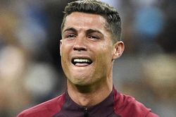 Van Nistelrooy nêu lý do Ronaldo dưới tầm Messi