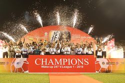 Hà Nội FC thua đậm trong ngày chính thức đăng quang ngôi vương V-League 2019