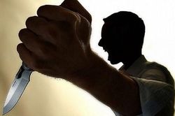 Cự cãi ở phòng trọ, người đàn ông bị vợ hờ dùng dao đâm chết