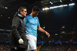 HLV Pep Guardiola méo mặt sau chiến thắng '5 sao' của Man City