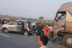 Tiếp tục điều tra vụ container đâm Innova lùi trên cao tốc để 'tránh oan sai'