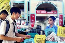 Ngôi trường phát phiếu ăn miễn phí hàng tuần cho học sinh nghèo
