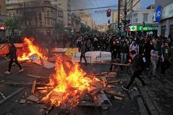 Bạo loạn tiếp diễn tại các thành phố lớn ở Chile