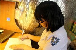 Nghị lực vượt khó của cô học trò khuyết tật