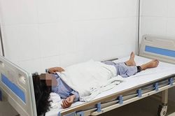 Bé gái 13 tuổi mù mắt vì tiêm filler nâng mũi