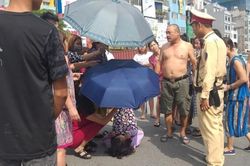 Hà Nội: Va chạm với xe máy khi qua đường, một phụ nữ lớn tuổi nguy kịch
