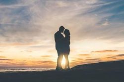 Truyện cười: Yêu tuần trăng mật