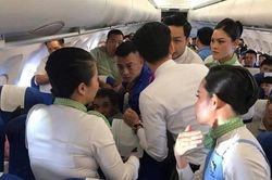 'Bác sĩ' cứu nữ hành khách co giật trên máy bay Bamboo được khen ngợi