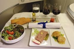 Bí quyết làm nên những suất ăn trên máy bay tiêu chuẩn 5 sao