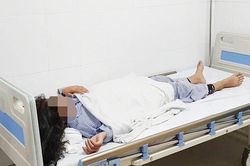 Bé gái 13 tuổi giấu bố mẹ đi nâng mũi trả góp bị hỏng mắt