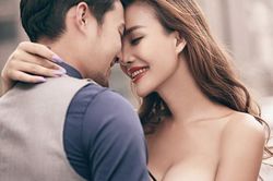 Vợ choáng váng phát hiện sự thật cay đắng về 'chị kết nghĩa' của chồng