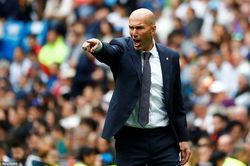 Mandzukic giảm 50% lương ký MU, Zidane bị chơi xấu