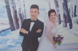 Chuyện tình cảm động của cặp đôi 'đũa lệch' vợ hơn chồng 21 tuổi