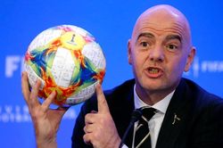 FIFA đầu tư 1 tỷ USD cho công tác phát triển bóng đã nữ