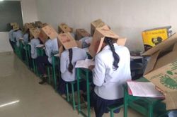 Ấn Độ: Bắt sinh viên đội thùng carton lên đầu để tránh quay cóp