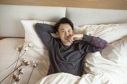Hóa 'chàng thơ' ngọt ngào trong bộ ảnh mới, Dương Triệu Vũ hé lộ về dự án MV tại xứ sở Chùa vàng