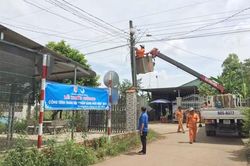 Thêm 5 công trình thanh niên 'thắp sáng đường quê'