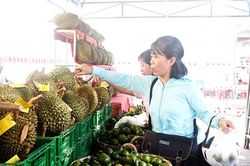 Mở lối cho hàng địa phương vào siêu thị