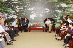 Đoàn công tác Đại học Tuyên truyền - Huấn học khóa I thăm và làm việc tại Tuyên Quang