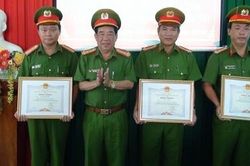 Chủ tịch UBND tỉnh Trà Vinh: Khen thưởng đột xuất CBCS triệt phá sới bạc lớn