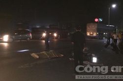 Xe máy tông container trên QL51, hai người thương vong