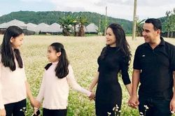 Gia đình Quyền Linh hạnh phúc nắm tay nhau đi khắp thế gian