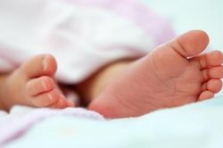 Bé trai thành con gái sau một tháng chào đời