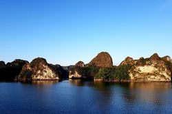 Đề xuất tăng giá 'sốc' ở Vịnh Hạ Long: Tạo tâm lý và hình ảnh xấu cho di sản