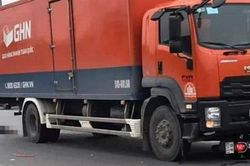 Người đàn ông bị xe tải cuốn vào gầm tử vong tại chỗ