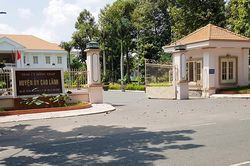 Bí thư xã bị tố 'tòm tem' vợ nhân viên bảo vệ Văn phòng UBND huyện