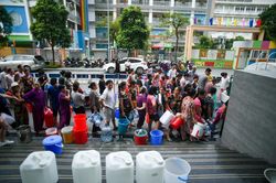 Công ty nước sạch sông Đà xin lỗi người dân và bồi thường thiệt hại