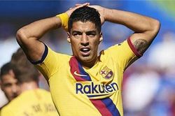 CĐV Barca kêu gọi tống khứ Luis Suarez